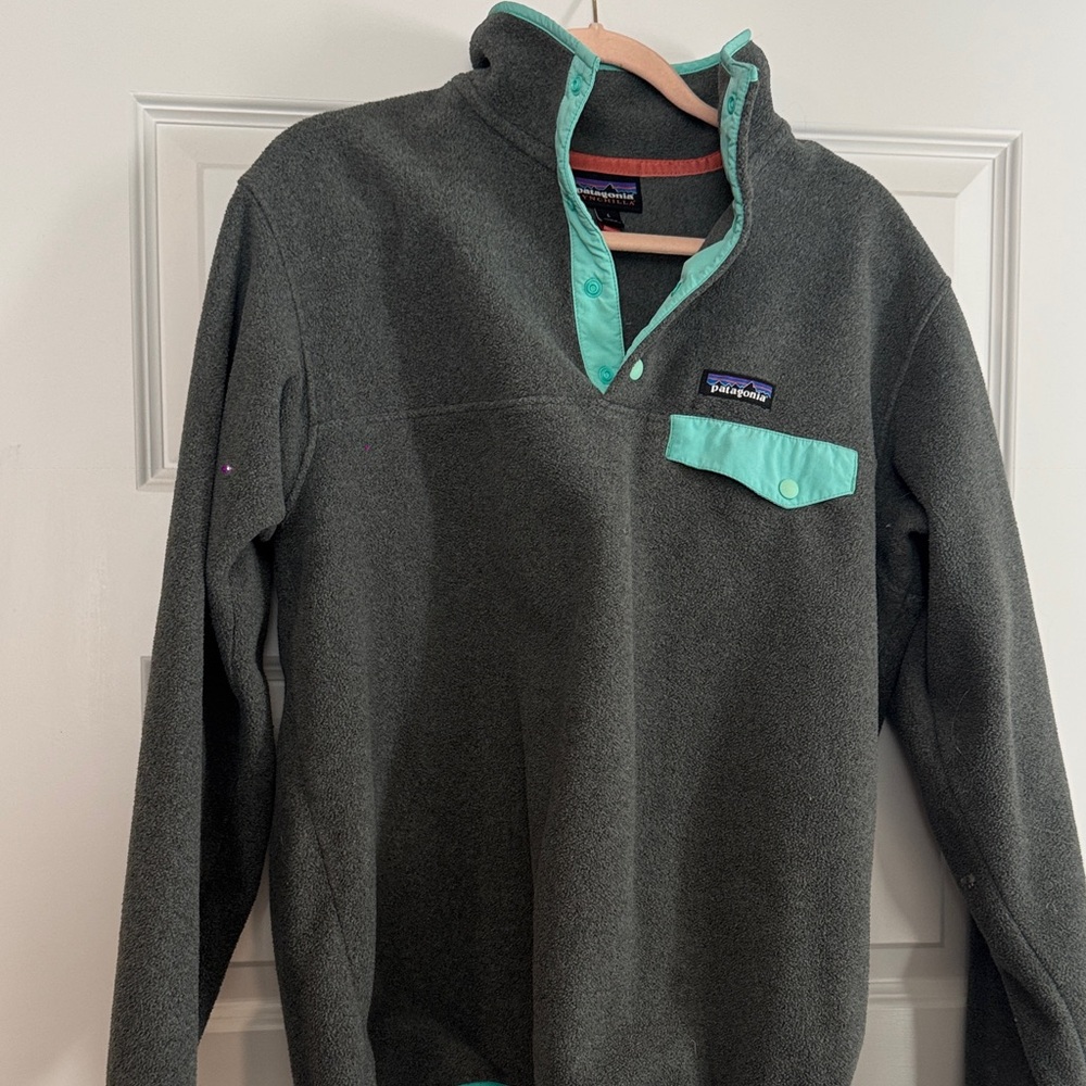 Patagonia Charcoal and Mint Snap-T Fleece